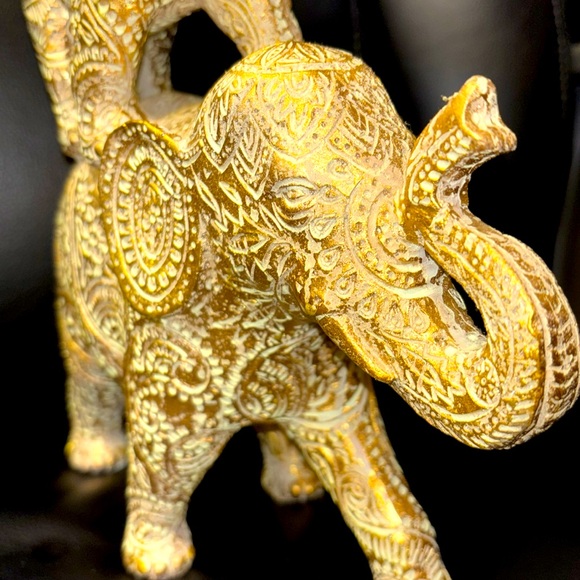 Golden Finish Resin Elephant Sculpture, Father, Mother and Calf. - Picture 5 of 10